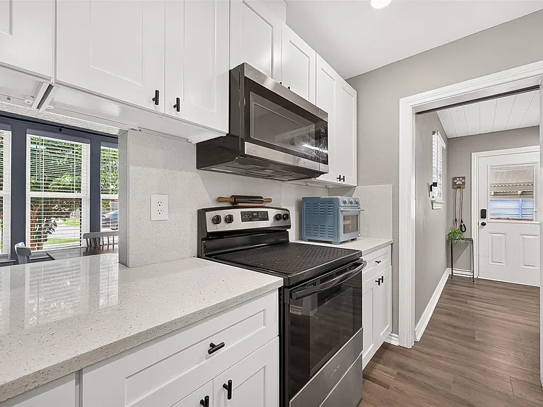 1005 Avenue D — Photo 21