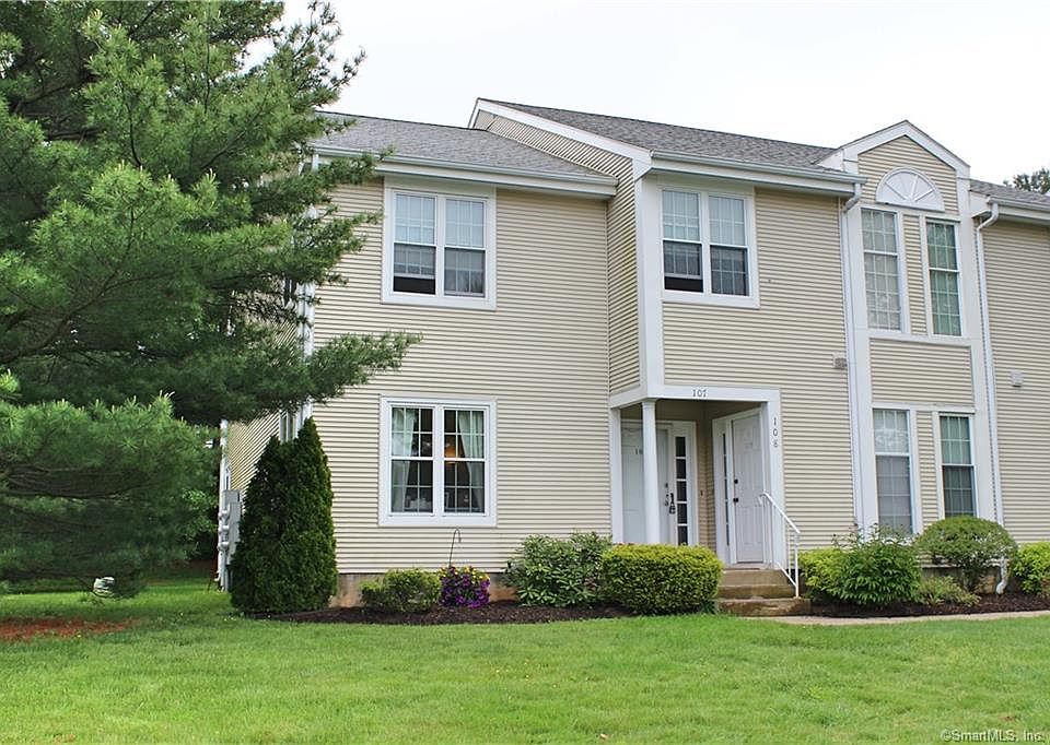 1st image of 107 Country Club Ct #107