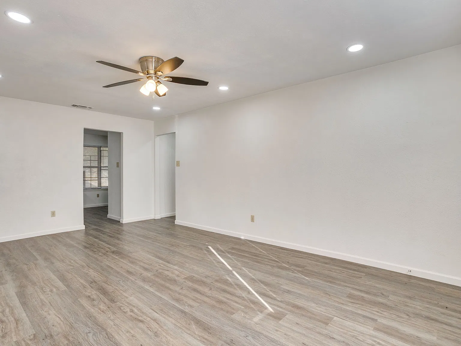 2 bed, 1116 sqft, $1,400 — Photo 3