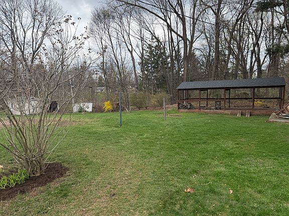 2nd image of 704 Rumson Rd