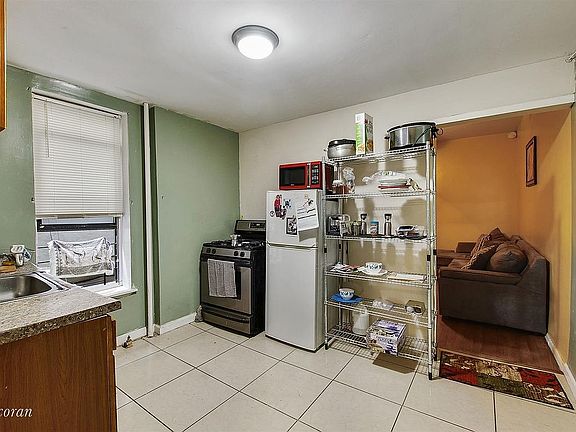 3rd image of 532 Graham Ave Unit 3
