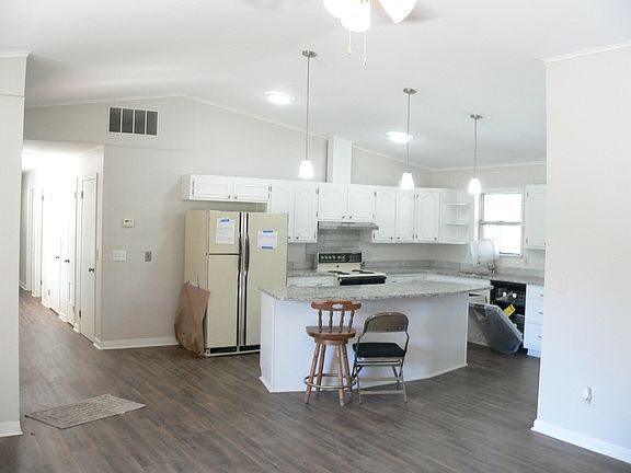4th image of 111 Apache St