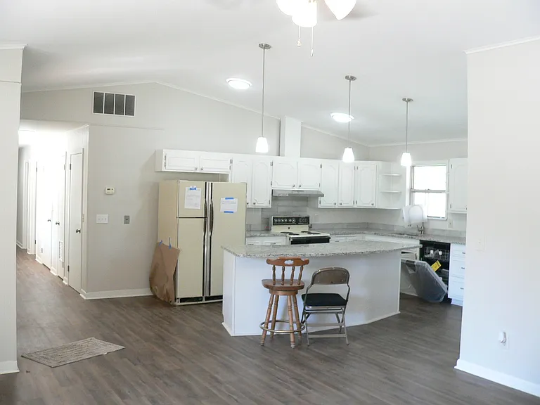 111 Apache St — Photo 4