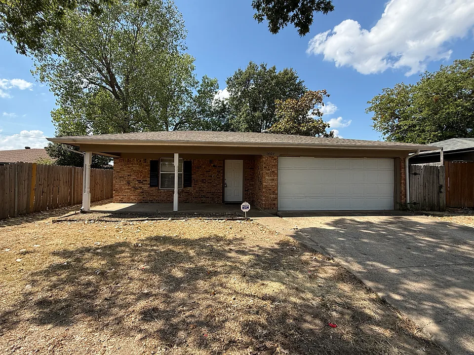 1407 La Fonda Dr