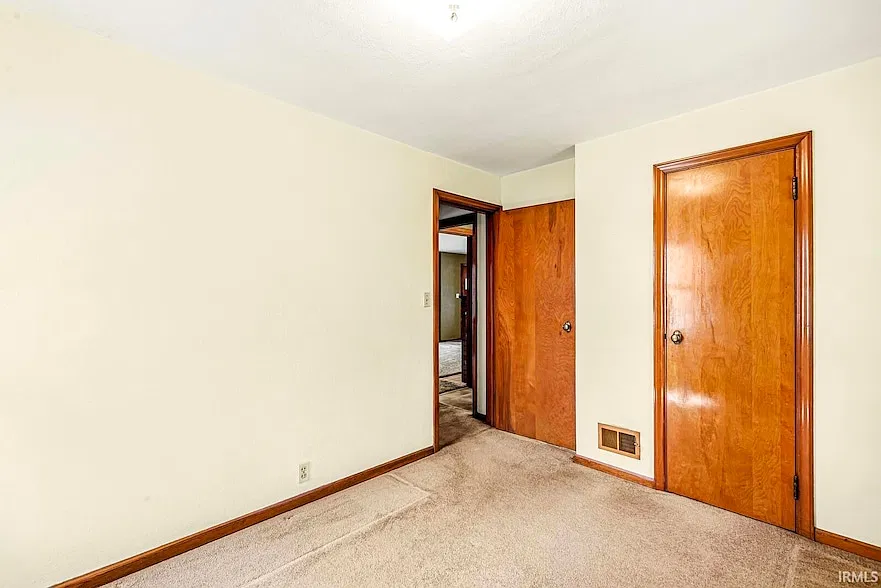 405 W Angela Blvd