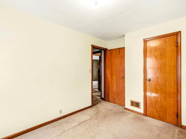 405 W Angela Blvd, South Bend, IN 46617