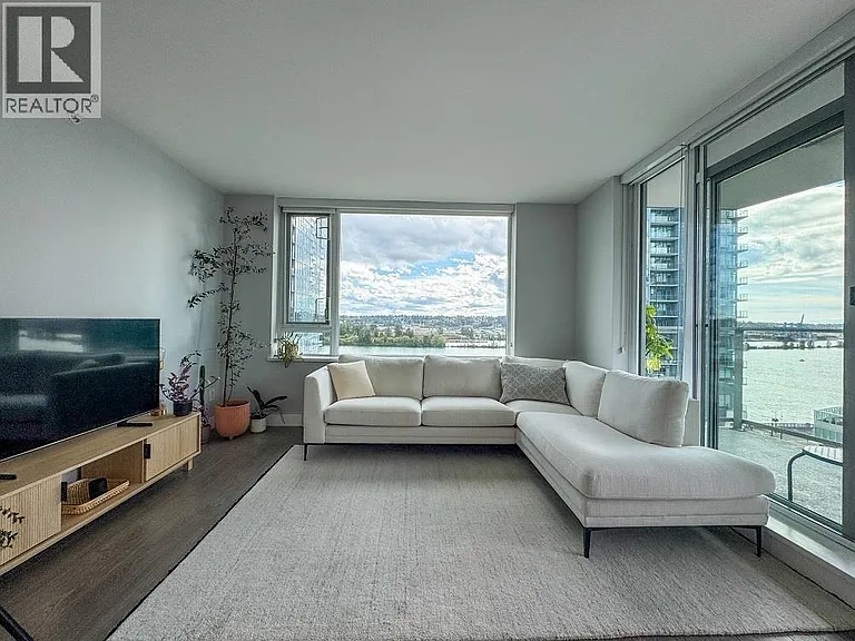 668 Columbia St #1011 — Photo 12