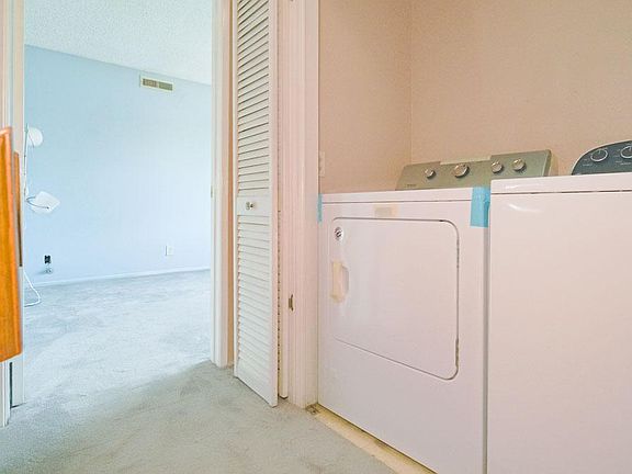4th image of 7-511 E Live Oak Ave #7