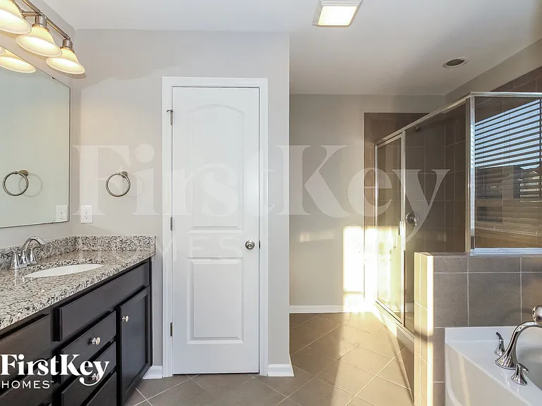 3845 Streamside Dr — Photo 10