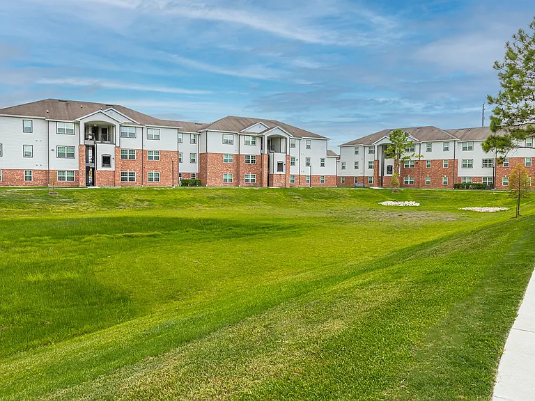 Vermillion Apartments — Photo 23