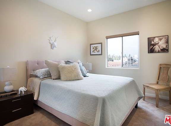 5th image of 4821 Bakman Ave Unit 402