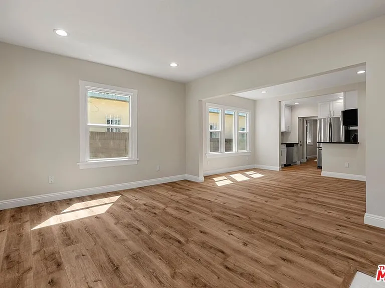 747 N Wilton Pl — Photo 7