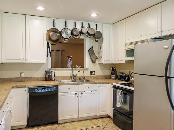 3rd image of 410 Clark Dr NW