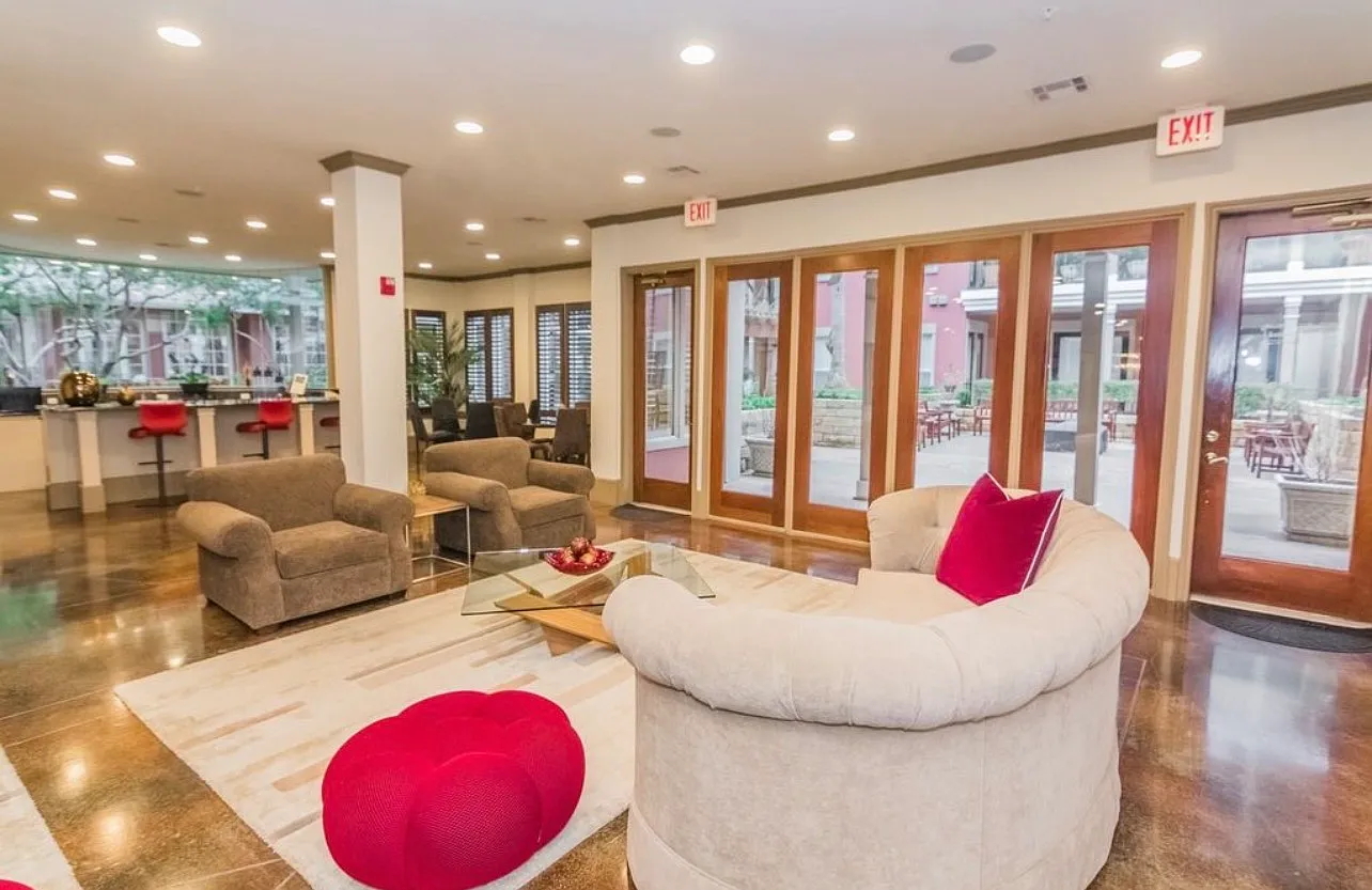 1 bed, 904 sqft, $2,000 — Photo 2