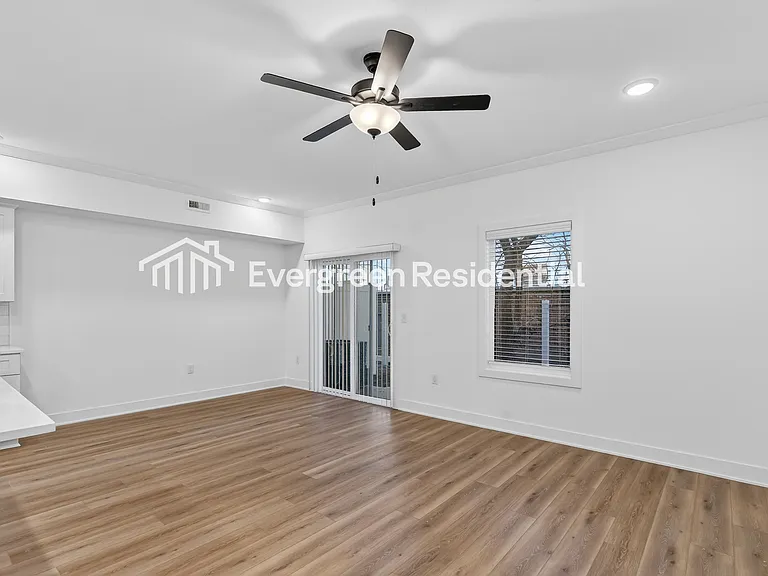 8229 N Berkley Ave — Photo 4