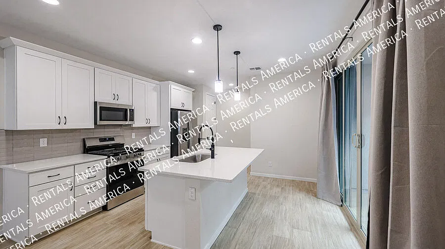 Beautiful 3-Bedroom Home in Verrado-Coming Soon! — Photo 2