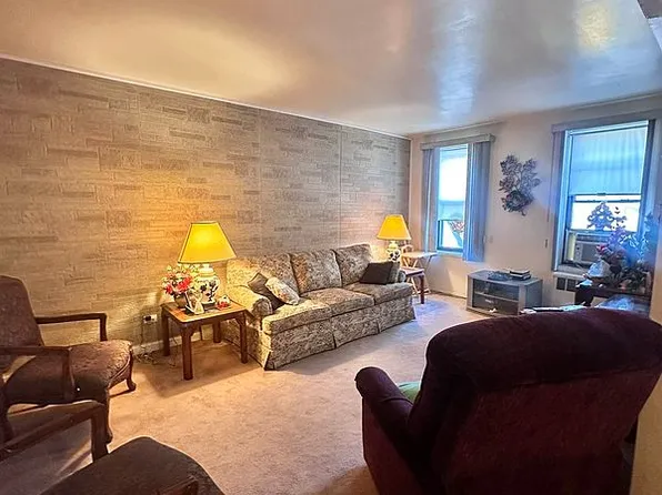 2525 W 2nd St APT 2F, Brooklyn, NY 11223