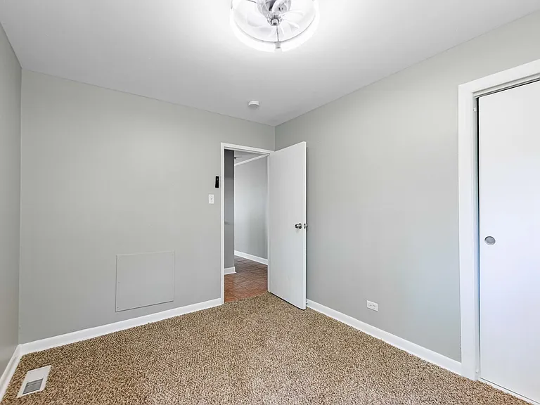 277 Somonauk St — Photo 9