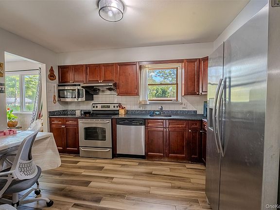 3rd image of 75 Park Avenue