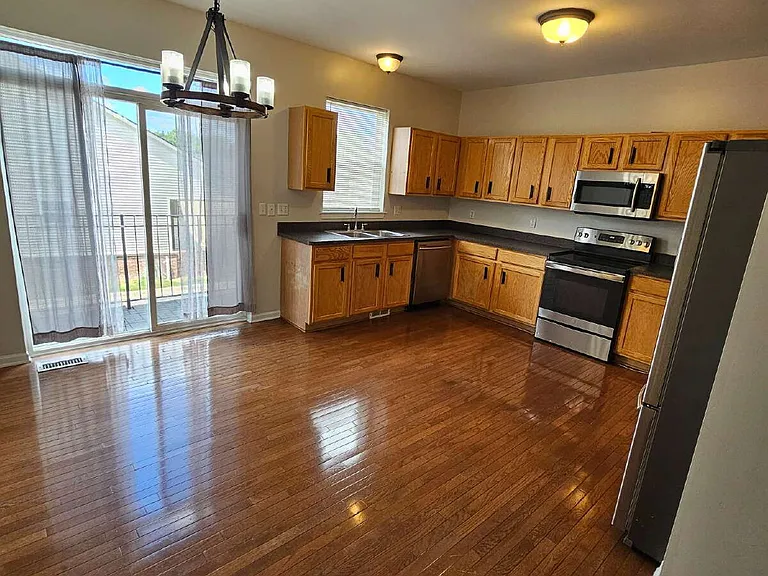 42843 Richmond Dr #10 — Photo 3