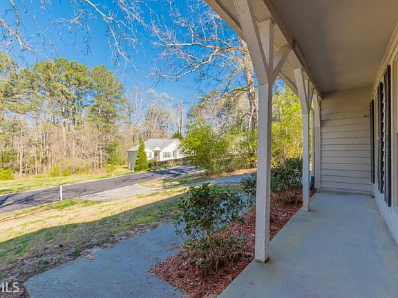 5th image of 2864 Creekwood Dr