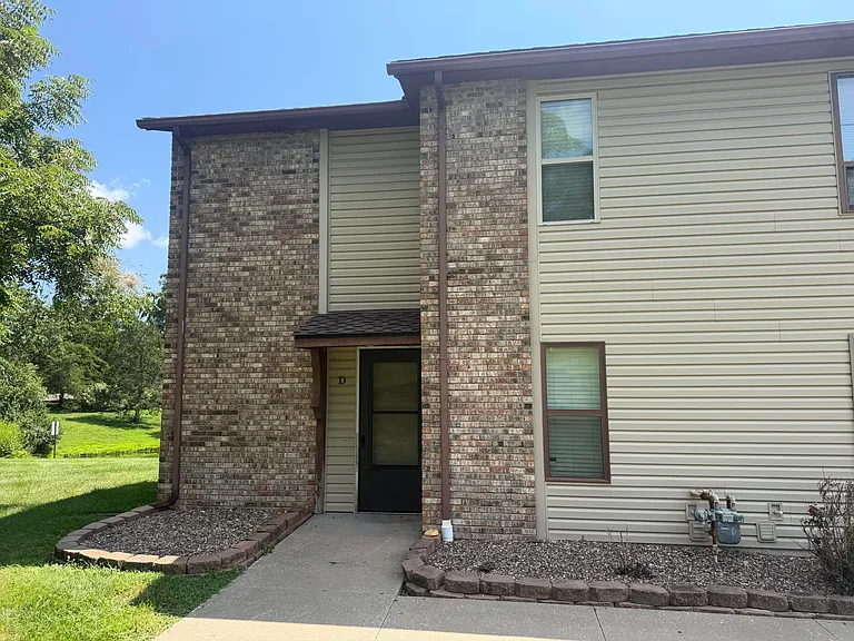 2032 Waterfront Dr N #D — Photo 1