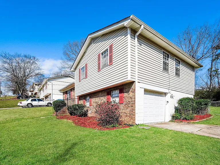 1760 Sonia Dr — Photo 22