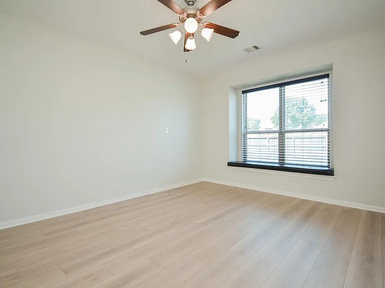6403 Edinburgh Ct — Photo 13