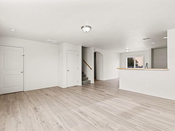 3rd image of 3117 Cascadia St