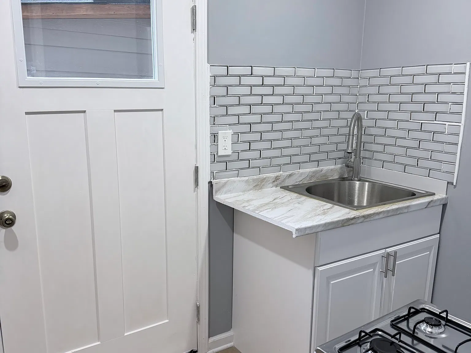 Studio, 400 sqft, $1,500 — Photo 3