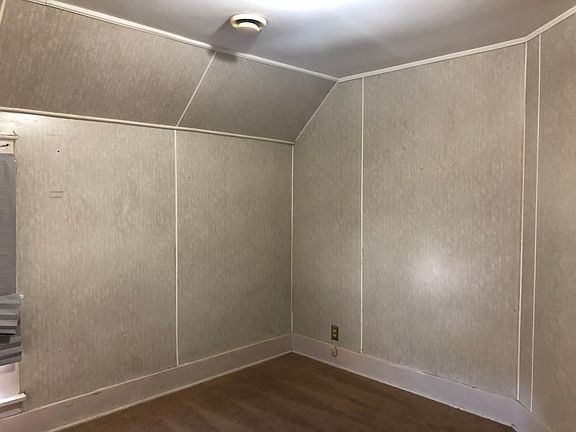 3rd image of 1118 E 8th St #2