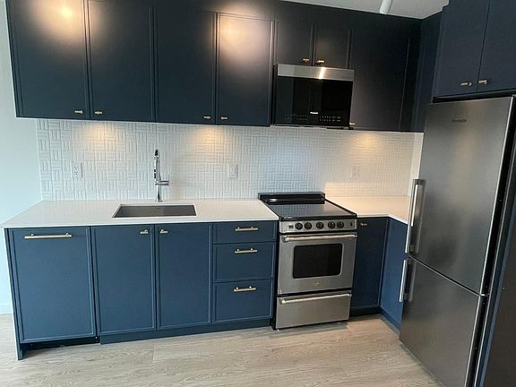4th image of 1807 Larch St #105