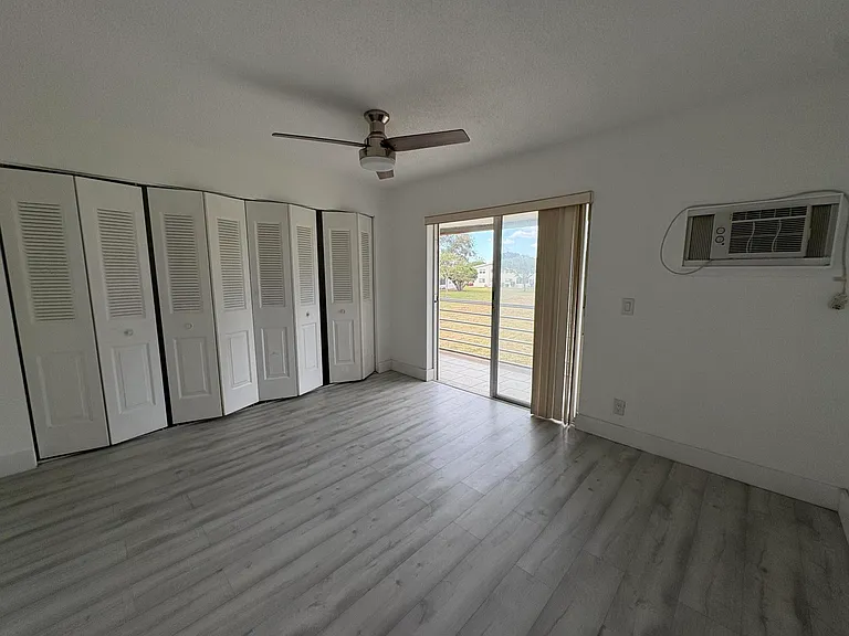374 Camden Dr #P — Photo 2