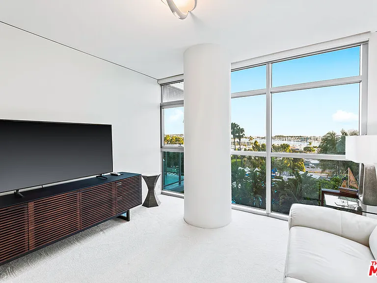 13650 Marina Pointe Dr #704 — Photo 18