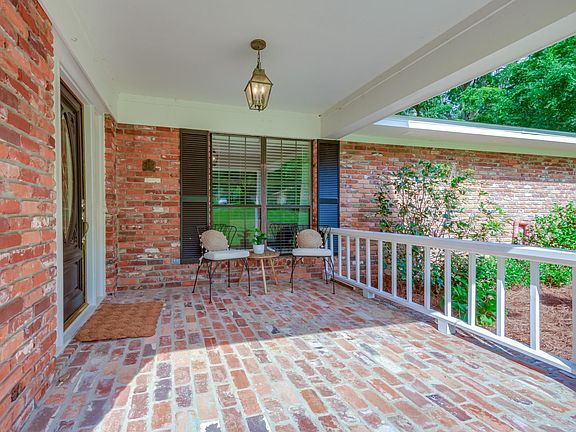 4th image of 2143 Orleans Dr