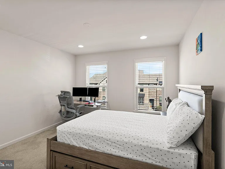 23491 Epperson Sq — Photo 36