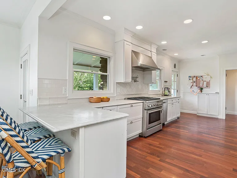 2 Quintard Ave — Photo 19