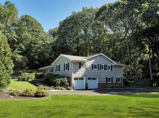 30 Cove Rd, Huntington, NY 11743