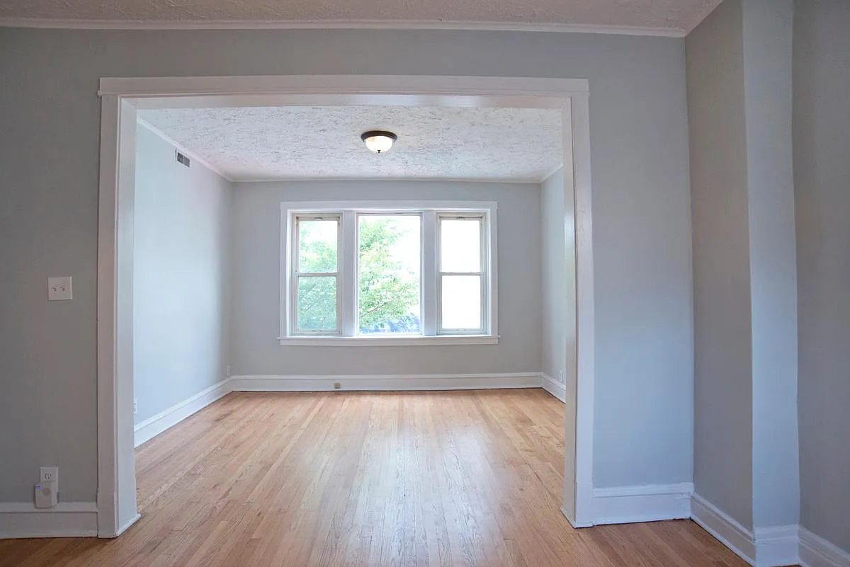 Building Photo - 3921 N Lincoln Ave #2