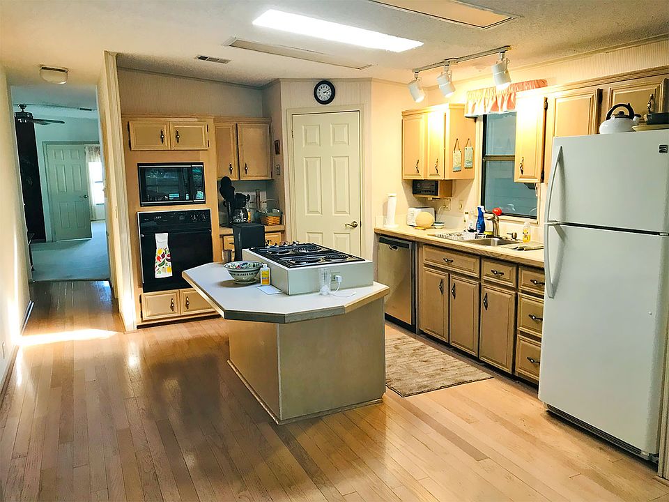 2nd image of 941 Cumberland Dr #160