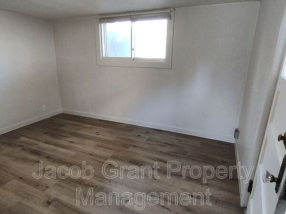3rd image of 1042 S 4th Ave #B