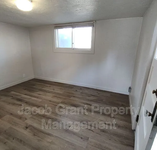 1042 S 4th Ave #B — Photo 3