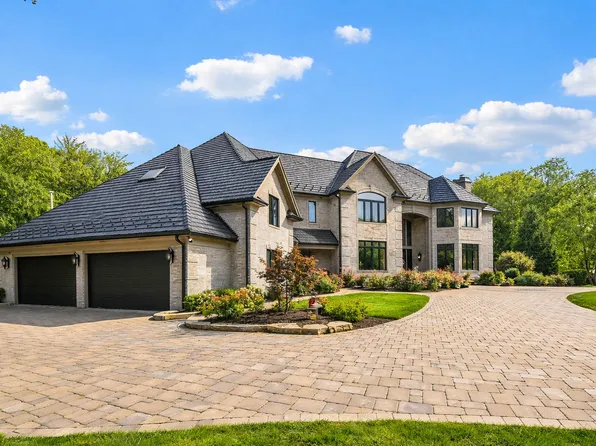 3001 Glen Eagles Ct, St Charles, IL 60174