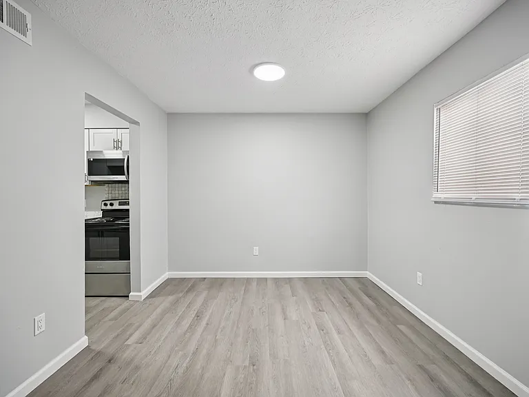 Virginia Creek Apartments — Photo 17