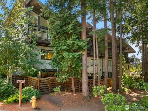 203 Madrona Way NE #F-1, Bainbridge Island, WA 98110