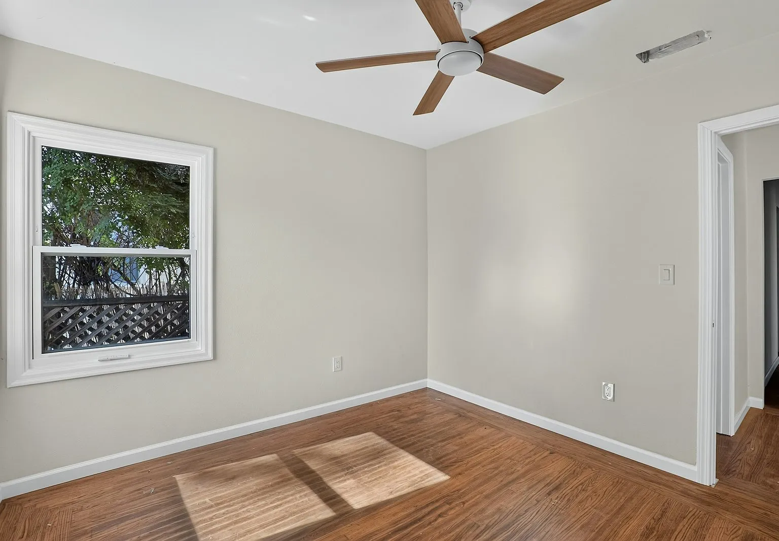 1330 Vine Ave — Photo 3