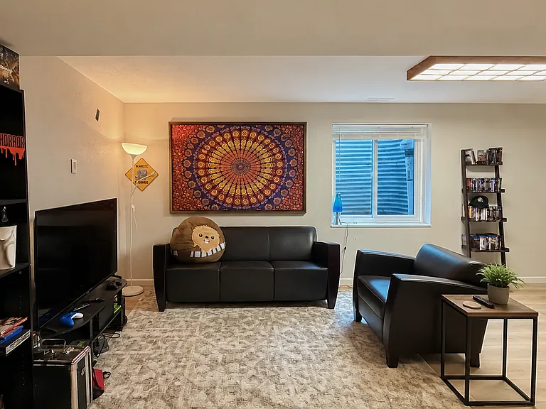 1545 Lodge Ln — Photo 4