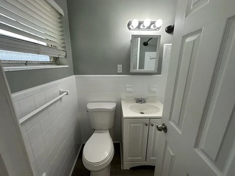4246&4300 Seagrape Dr #4249-4301 — Photo 22