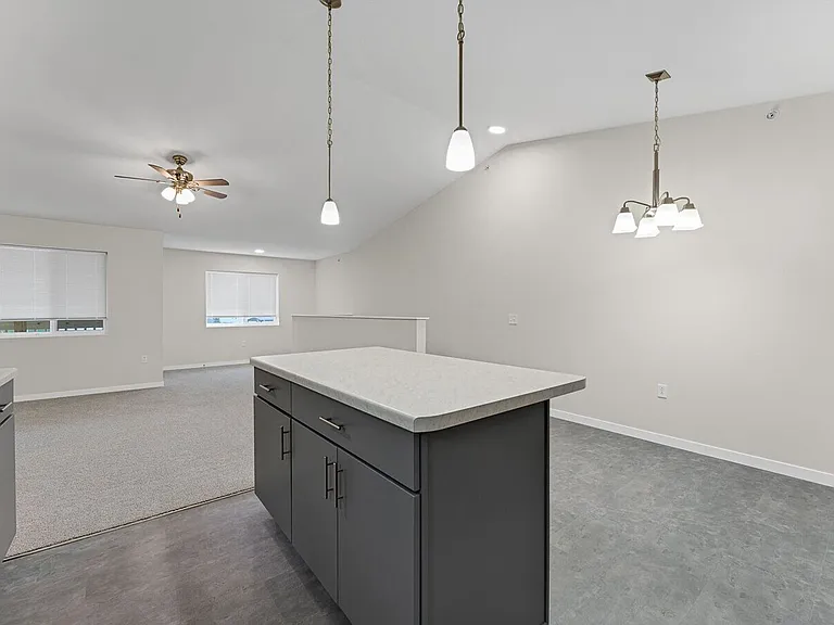 700 Loomis Dr #0 — Photo 2
