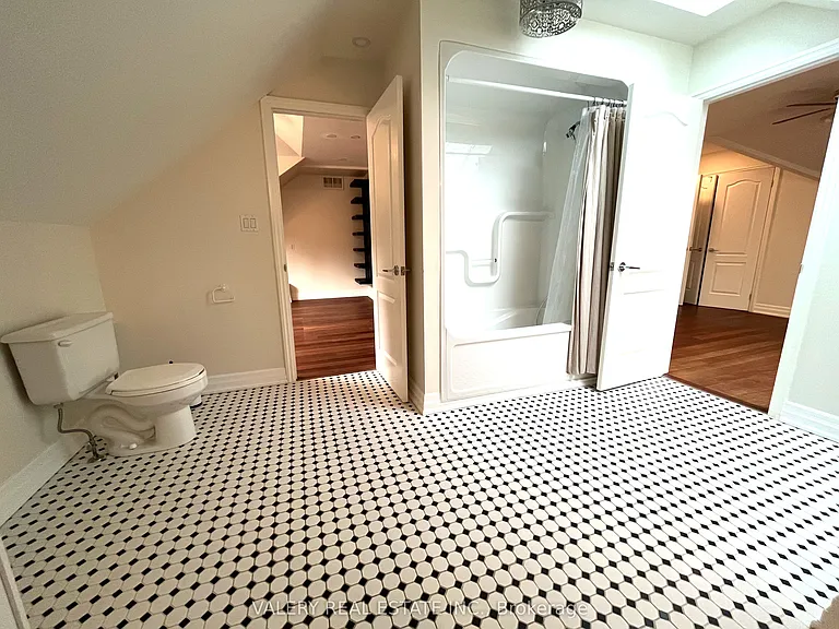 32 Belvedere Dr — Photo 21